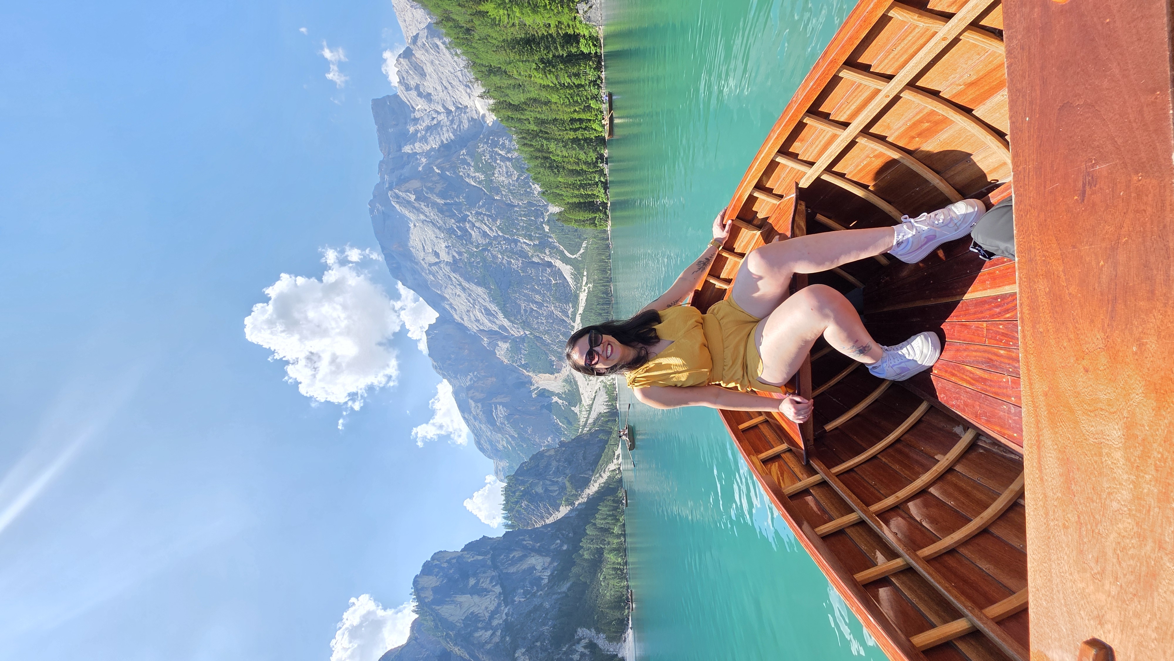 Amanda no Lago di Braies, nas Dolomitas