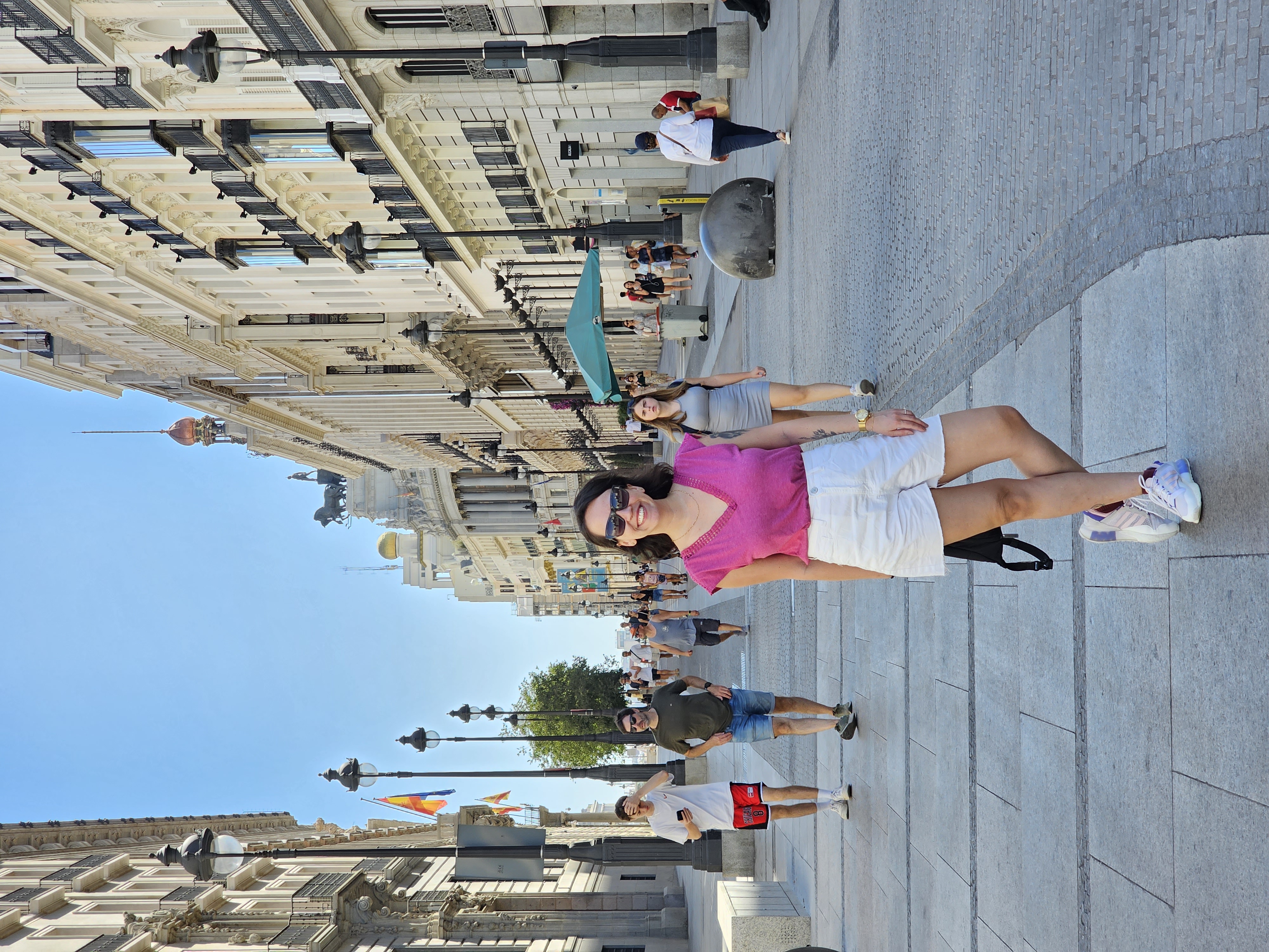 Amanda em uma rua de Madri